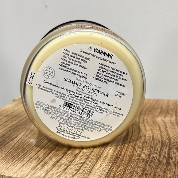 Bath & Body Works Summer Boardwalk 3-wick Candle - NEVER USED - Picture 5 of 5